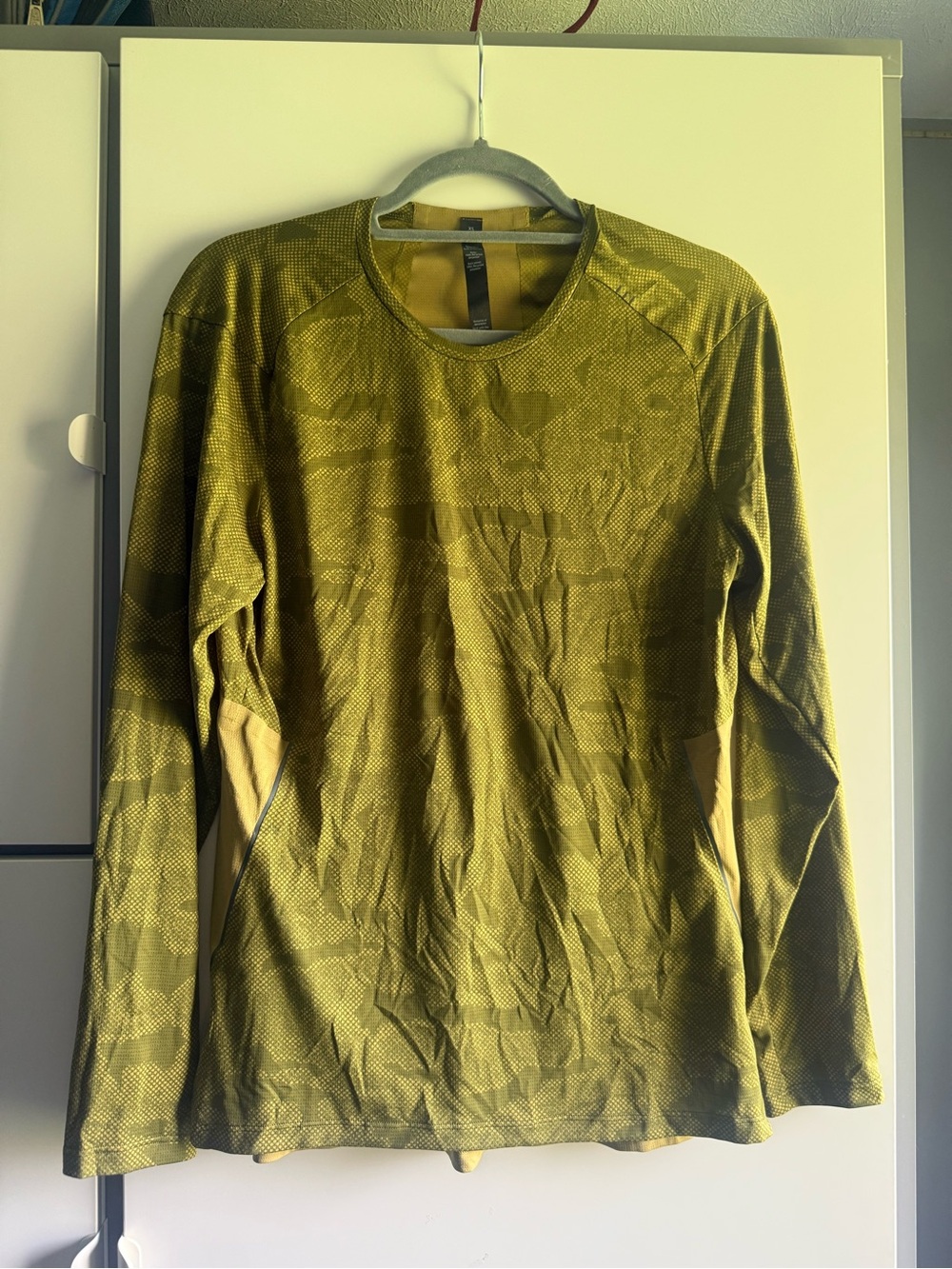 NWOT Men's Lululemon Olive Green Long-Sleeve Performance Shirt - Picture 1 of 3